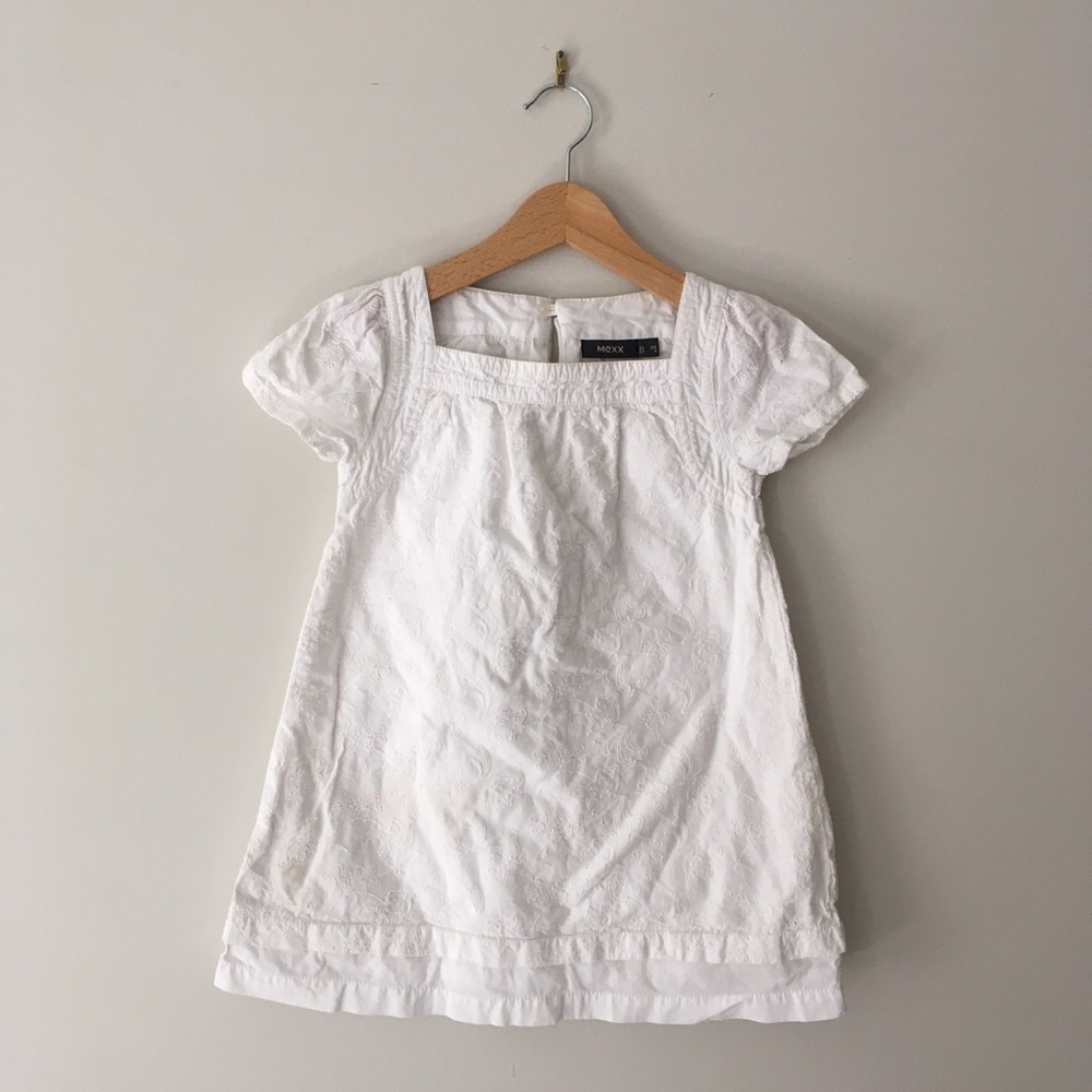 Sweet White Dress with Raised Flower Details